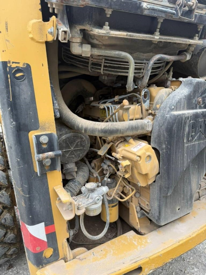 CAT 216 - Skid steer loader: picture 3 CAT 216 - Skid steer loader: picture 3