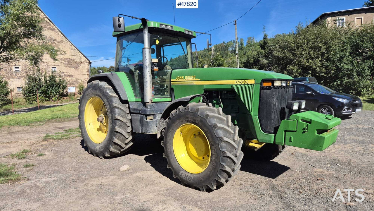 Agricultural tractor JOHN DEERE 8200 (1999) - Farm tractor: picture 3 Agricultural tractor JOHN DEERE 8200 (1999) - Farm tractor: picture 3