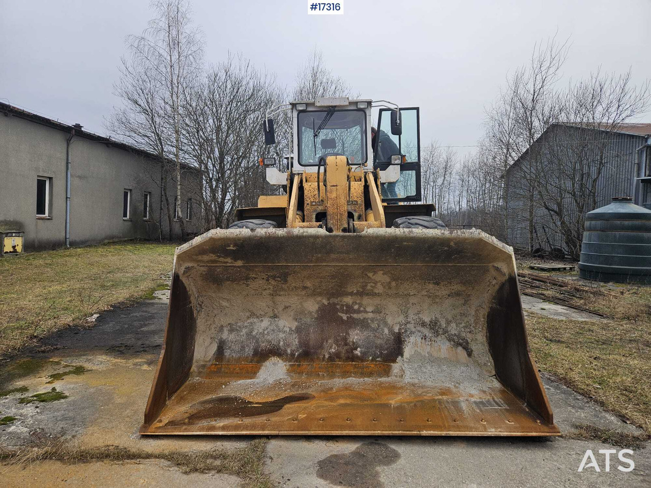LIEBHERR L551 wheel loader (1995) - Wheel loader: picture 2 LIEBHERR L551 wheel loader (1995) - Wheel loader: picture 2