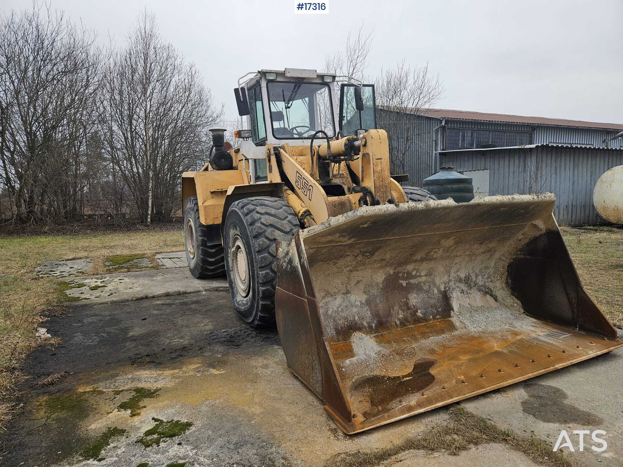 LIEBHERR L551 wheel loader (1995) - Wheel loader: picture 3 LIEBHERR L551 wheel loader (1995) - Wheel loader: picture 3