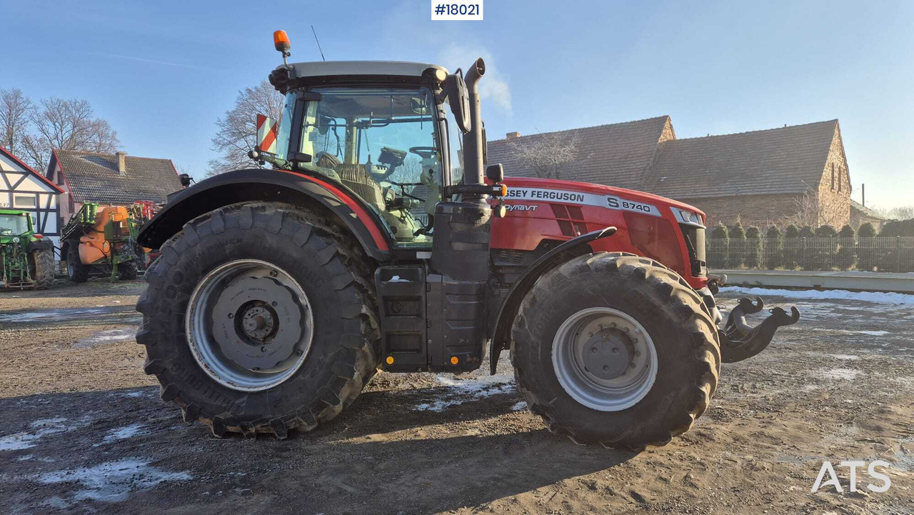 Massey Ferguson 8740S agricultural tractor (2019) - Farm tractor: picture 4 Massey Ferguson 8740S agricultural tractor (2019) - Farm tractor: picture 4