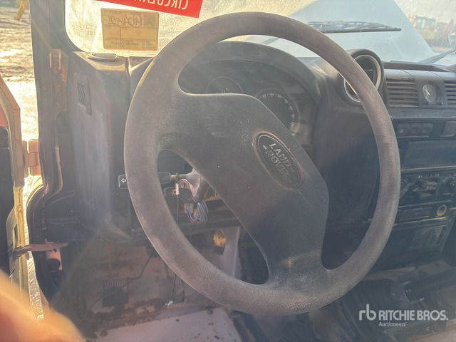 2010 Land Rover Defender (Inoperable) SUV - SUV: picture 5 2010 Land Rover Defender (Inoperable) SUV - SUV: picture 5