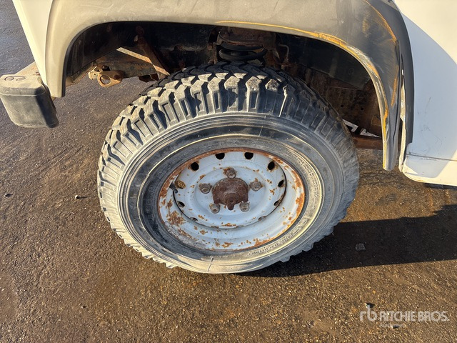 SUV 2010 Land Rover Defender (Inoperable) SUV: picture 6