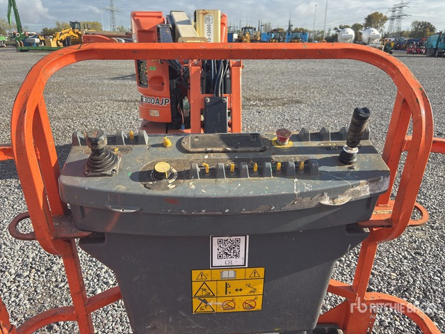 2013 JLG E300 AJP 2WD Electric Articulating Boom Lift - Articulated boom: picture 5 2013 JLG E300 AJP 2WD Electric Articulating Boom Lift - Articulated boom: picture 5