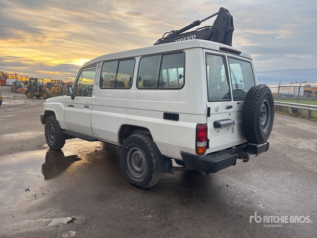 2018 Toyota Land Cruiser 4WD SUV - SUV: picture 2 2018 Toyota Land Cruiser 4WD SUV - SUV: picture 2