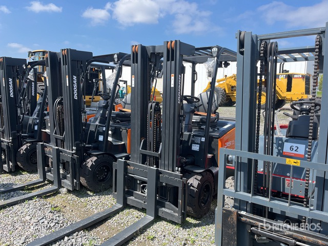 2024 Doosan B35X-7 PLUS MAST - FFT, MFH 4380, OAL (Unused) Electric Forklift - Electric forklift: picture 1 2024 Doosan B35X-7 PLUS MAST - FFT, MFH 4380, OAL (Unused) Electric Forklift - Electric forklift: picture 1