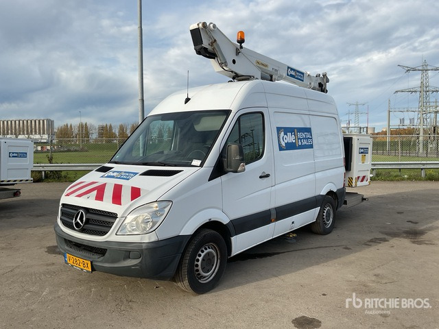 Mercedes-Benz Material Handling Arm - Truck mounted aerial platform: picture 2 Mercedes-Benz Material Handling Arm - Truck mounted aerial platform: picture 2
