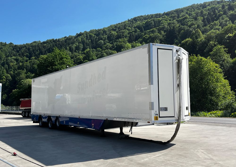 Pezzaioli HMK Industri // Do przewozu zwierząt // 2004 Rok // 3 Pokłady // Waga // Osi skrętne // Oznonacja // - Livestock semi-trailer: picture 4 Pezzaioli HMK Industri // Do przewozu zwierząt // 2004 Rok // 3 Pokłady // Waga // Osi skrętne // Oznonacja // - Livestock semi-trailer: picture 4