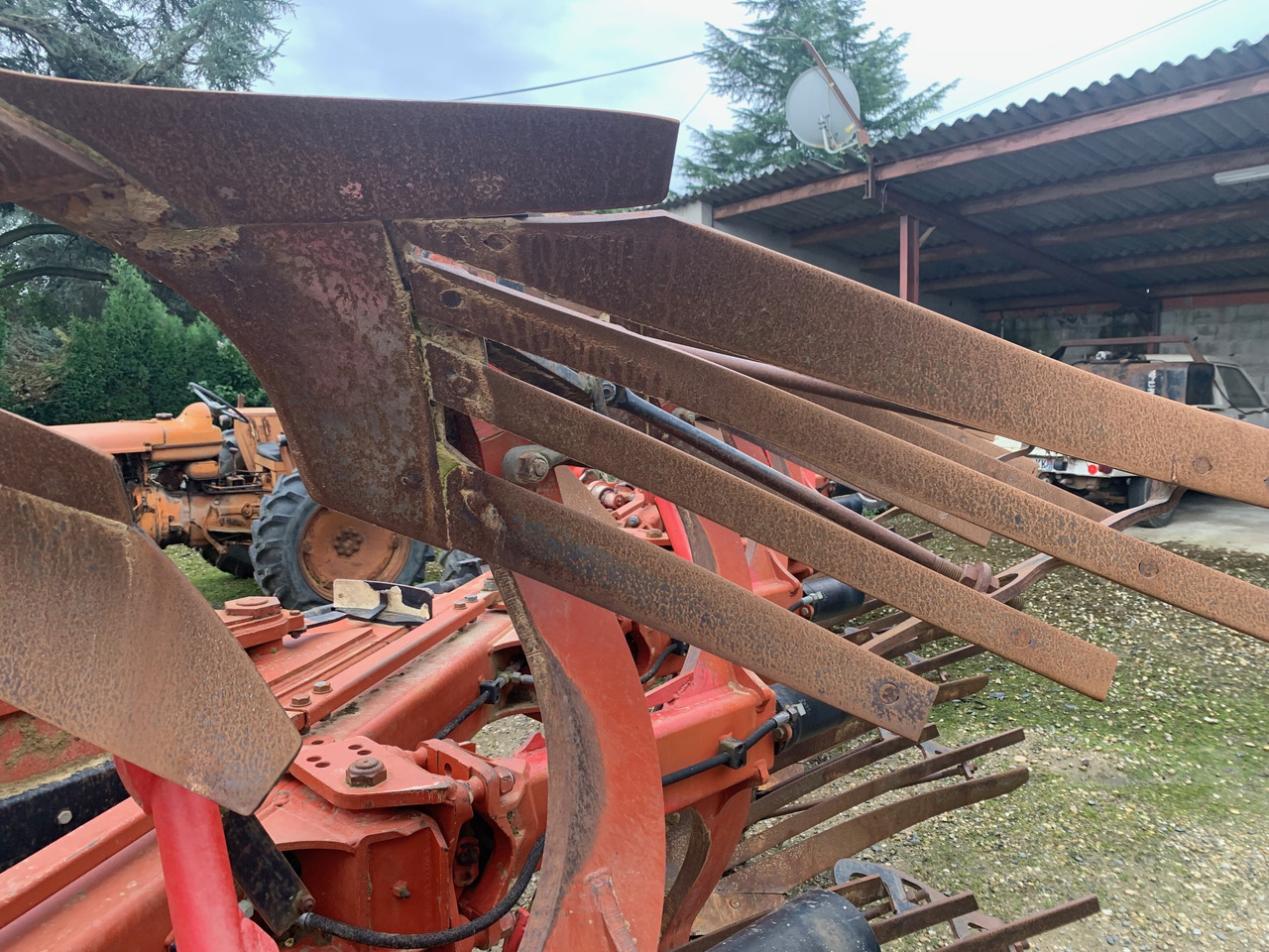 Gregoire Besson Type RW Y9 - Agricultural machinery: picture 2 Gregoire Besson Type RW Y9 - Agricultural machinery: picture 2