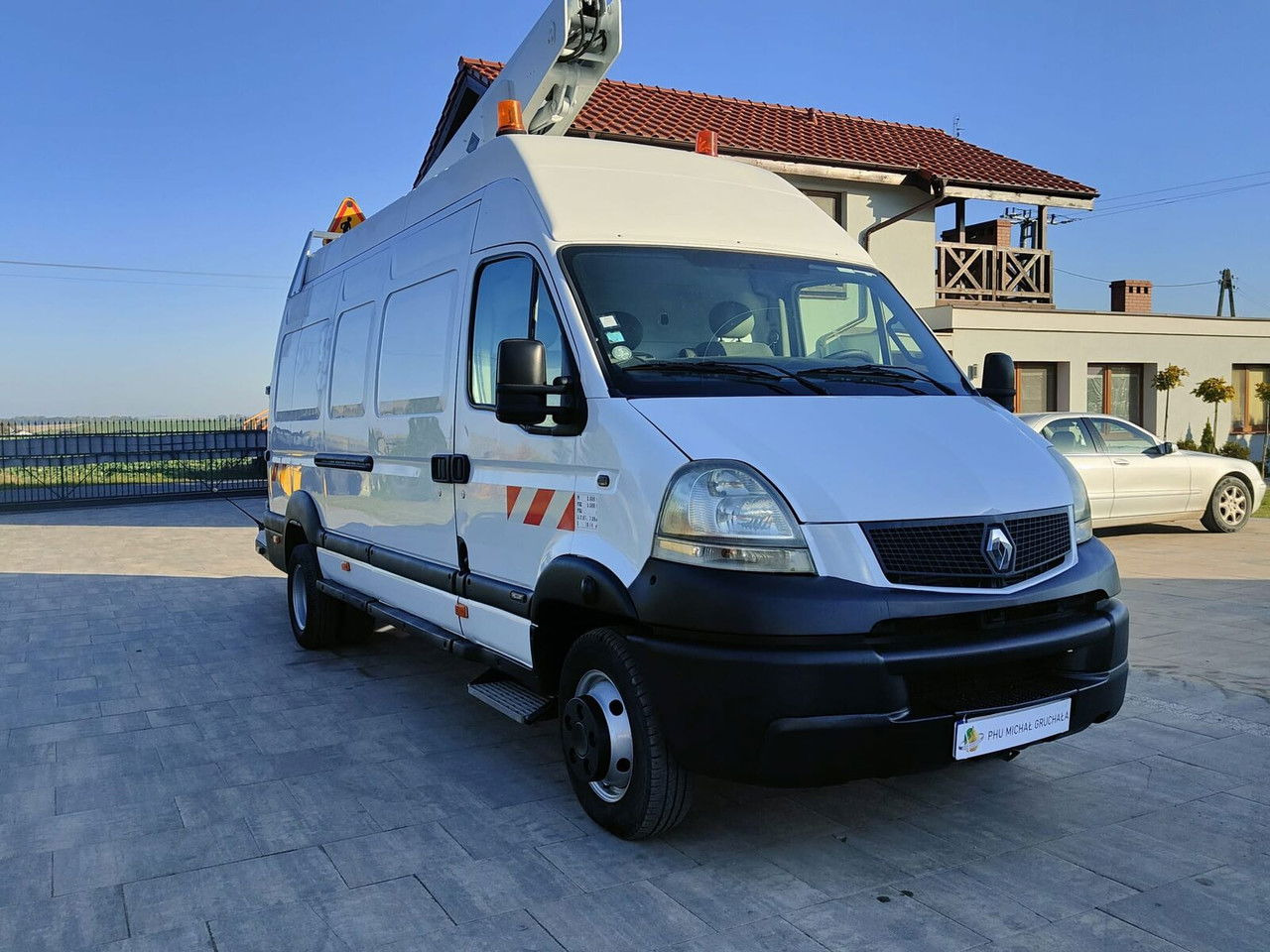 Renault Mascott 3.0 - Truck mounted aerial platform: picture 1 Renault Mascott 3.0 - Truck mounted aerial platform: picture 1