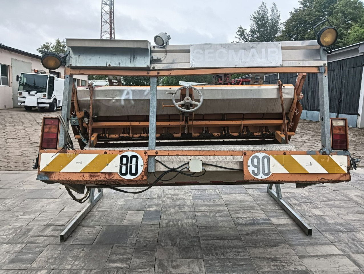 Secmair - Sand/ Salt spreader: picture 1 Secmair - Sand/ Salt spreader: picture 1