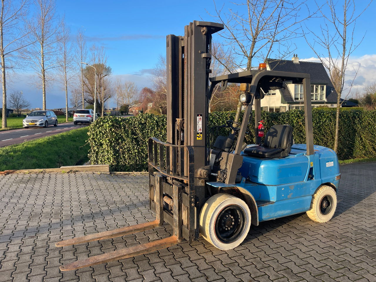 Nissan 3.5 tons diesel heftruck triplo 5.50m Hefhoogte 2000 uur - Forklift: picture 1 Nissan 3.5 tons diesel heftruck triplo 5.50m Hefhoogte 2000 uur - Forklift: picture 1
