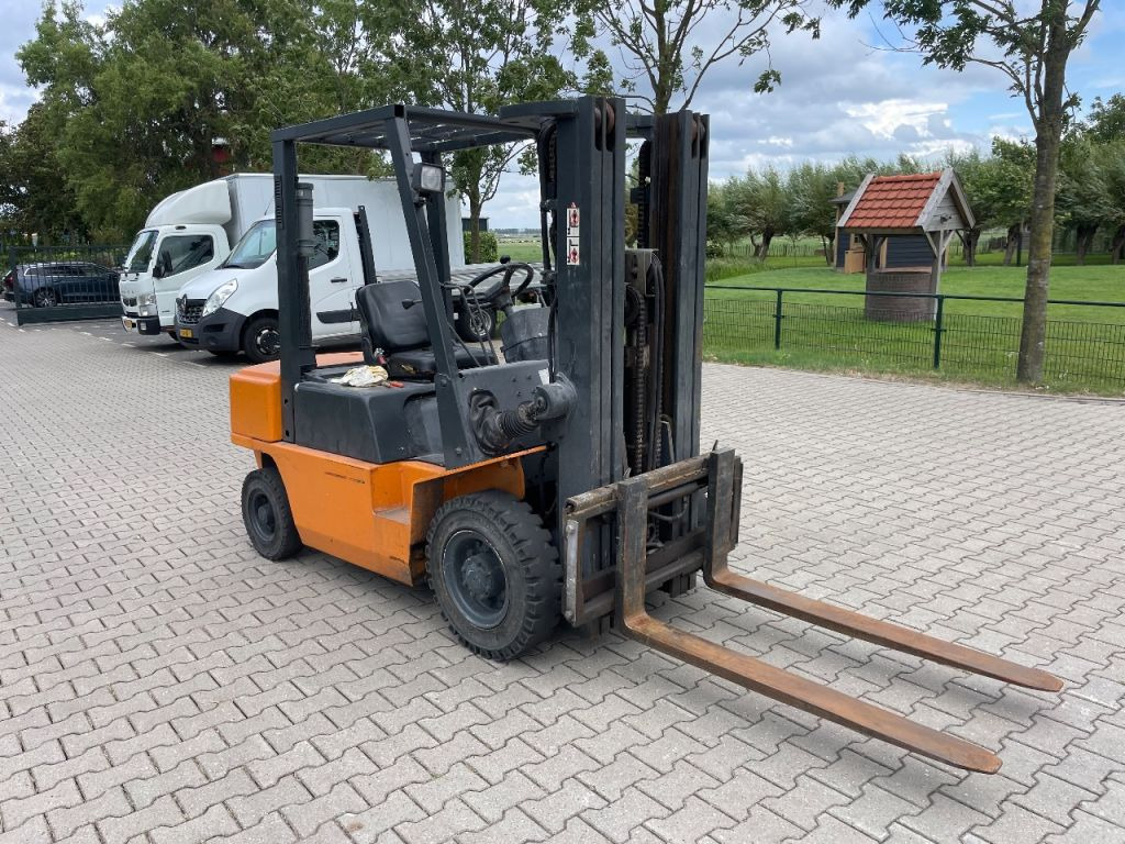 Nissan FJ02A25U 2.5 ton diesel triplo freelift heftruck - Forklift: picture 4 Nissan FJ02A25U 2.5 ton diesel triplo freelift heftruck - Forklift: picture 4