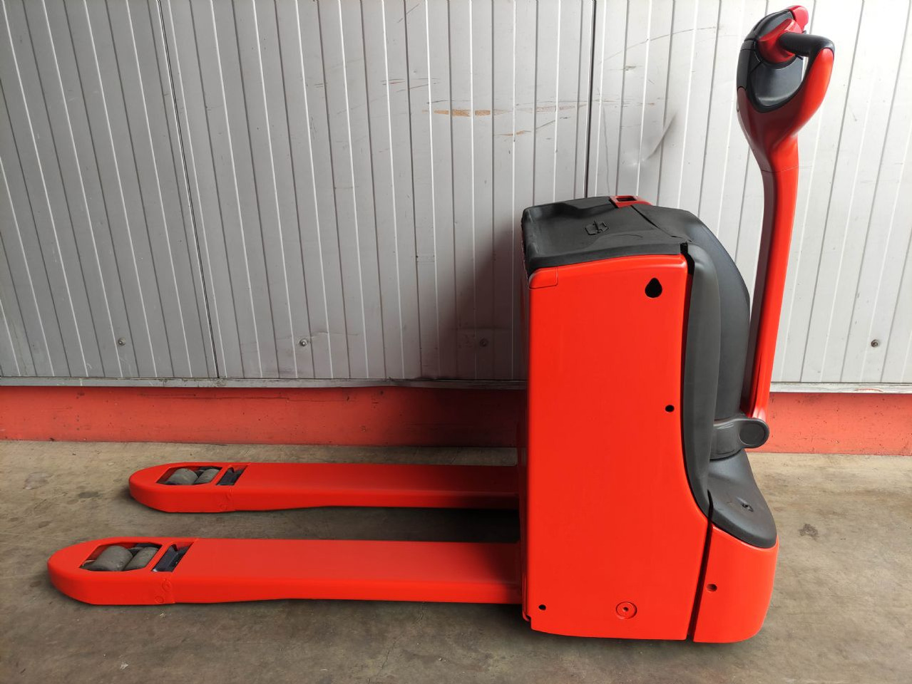 Pallet truck Linde T18-1152 (LACK NEU): picture 1