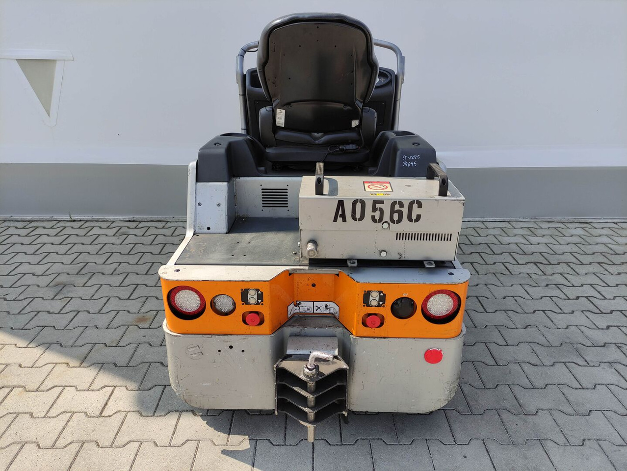 Still LTX-70 - Tow tractor: picture 4 Still LTX-70 - Tow tractor: picture 4