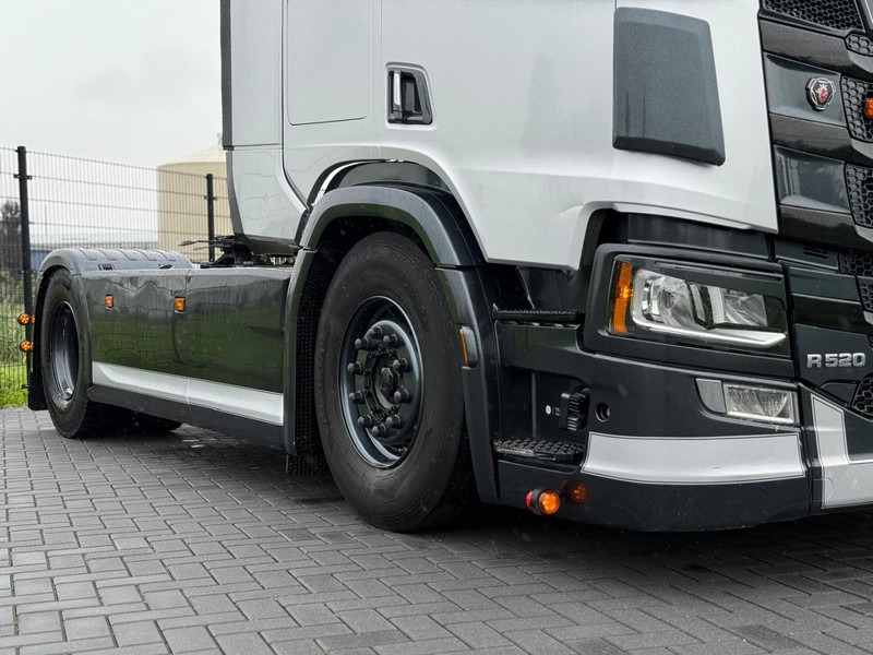 Scania R520 V8 NGS 6 BALLOONS, FULL AIR, RETARDER, 2X TANK, SHOW, FULL SPOILER. - Tractor unit: picture 4 Scania R520 V8 NGS 6 BALLOONS, FULL AIR, RETARDER, 2X TANK, SHOW, FULL SPOILER. - Tractor unit: picture 4