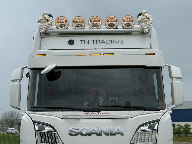 Scania R650 V8 FULL AIR, SHOW TRUCK, SPECIAL INTERIOR, SMART TACHO 2. - Tractor unit: picture 4 Scania R650 V8 FULL AIR, SHOW TRUCK, SPECIAL INTERIOR, SMART TACHO 2. - Tractor unit: picture 4
