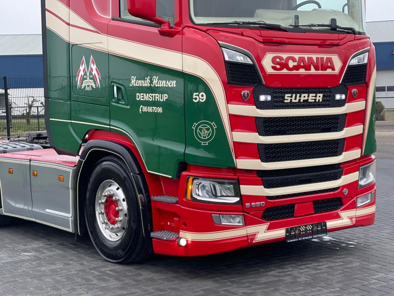 Scania S 650 SHOW TRUCK, FULL AIR, MOTOR BRAKE, PTO/HYDRAULIC. - Tractor unit: picture 4 Scania S 650 SHOW TRUCK, FULL AIR, MOTOR BRAKE, PTO/HYDRAULIC. - Tractor unit: picture 4