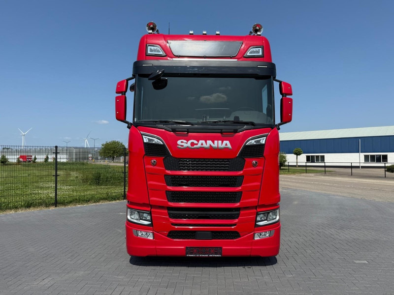 Scania S590 V8 NGS FULL AIR, ALCOA, LEATHER, HYDRAULIC, LIKE NEW. - Tractor unit: picture 3 Scania S590 V8 NGS FULL AIR, ALCOA, LEATHER, HYDRAULIC, LIKE NEW. - Tractor unit: picture 3
