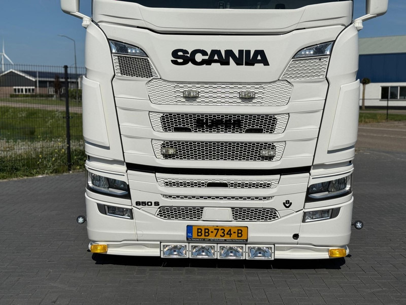 Scania S650 LOW MILEAGE, FULL AIR, LEATHER, ALCOA, RETARDER, TOP. - Tractor unit: picture 5 Scania S650 LOW MILEAGE, FULL AIR, LEATHER, ALCOA, RETARDER, TOP. - Tractor unit: picture 5