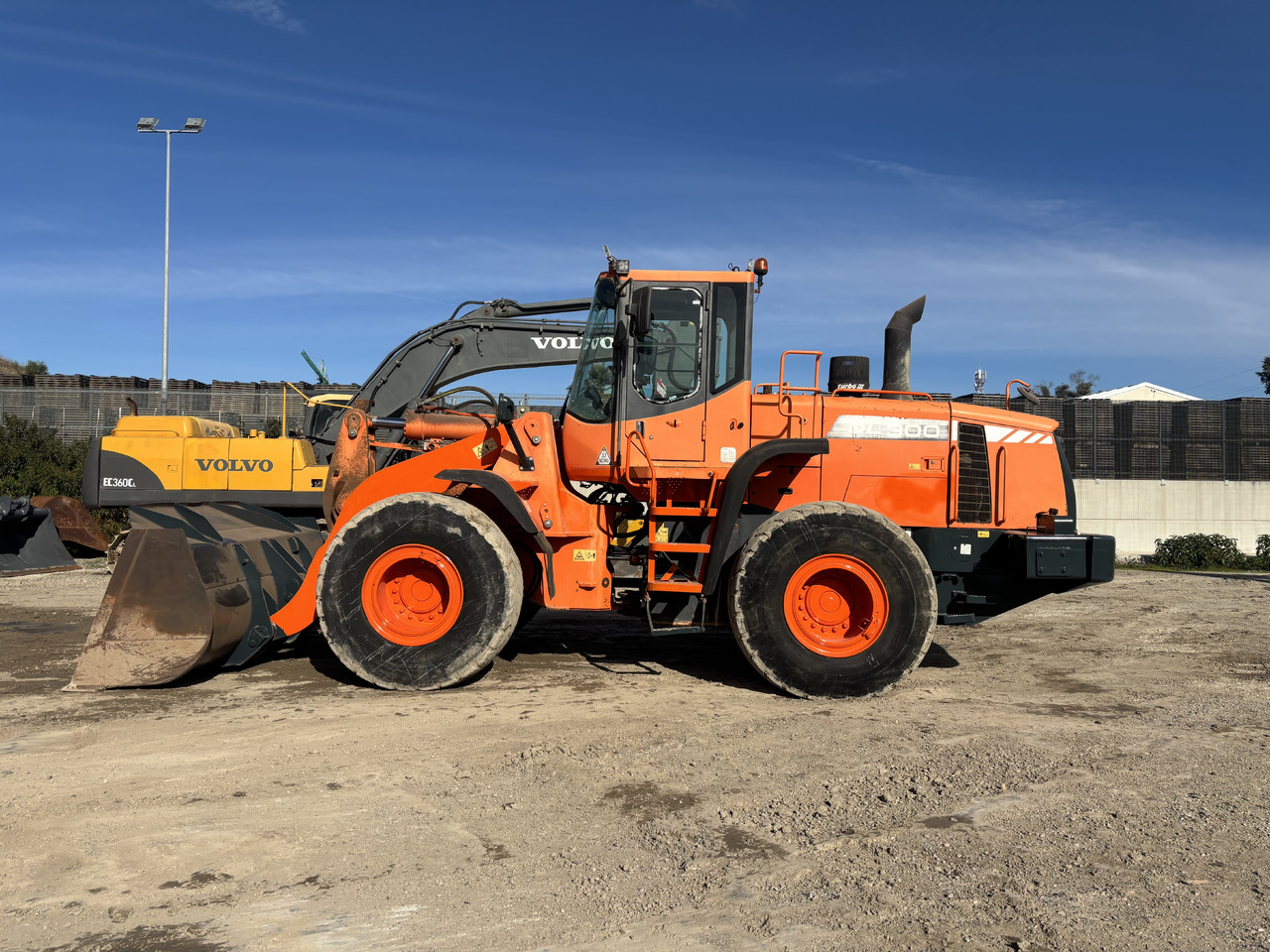 Doosan DL300 - Wheel loader: picture 2 Doosan DL300 - Wheel loader: picture 2