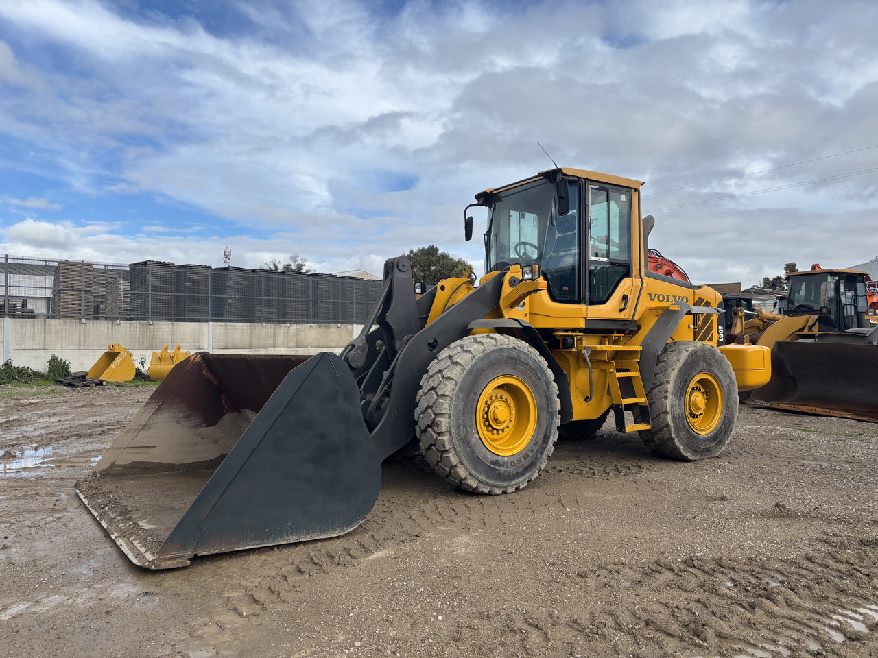 VOLVO L90F - Wheel loader: picture 1 VOLVO L90F - Wheel loader: picture 1