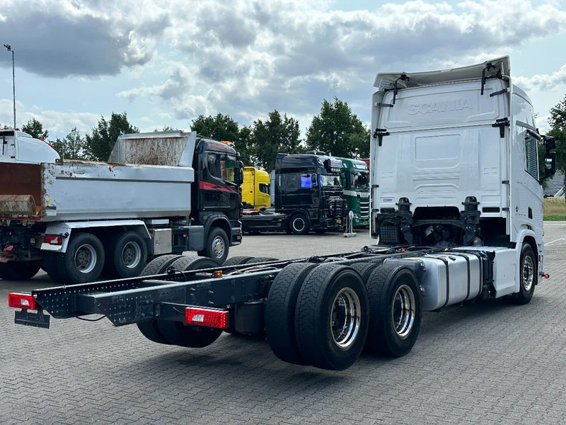 Scania R660 V8 6x4 Chassis with Lift-Axle / Retarder / 445 Tkm / Wb 4.75 / Full Air! - Cab chassis truck: picture 3 Scania R660 V8 6x4 Chassis with Lift-Axle / Retarder / 445 Tkm / Wb 4.75 / Full Air! - Cab chassis truck: picture 3