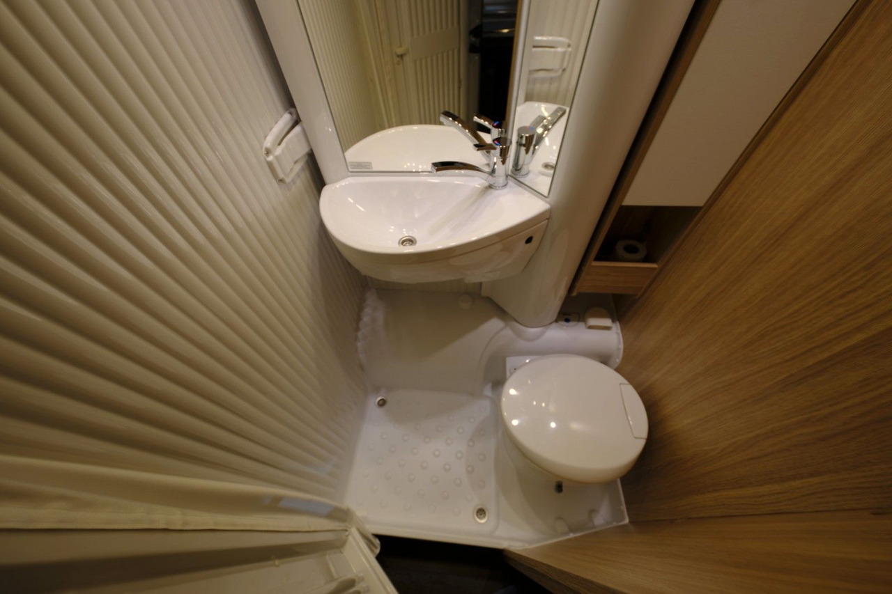 Semi-integrated motorhome Sunlight V 60 Adventure Edition/Festbett/Garage/Klima/TOP: picture 20