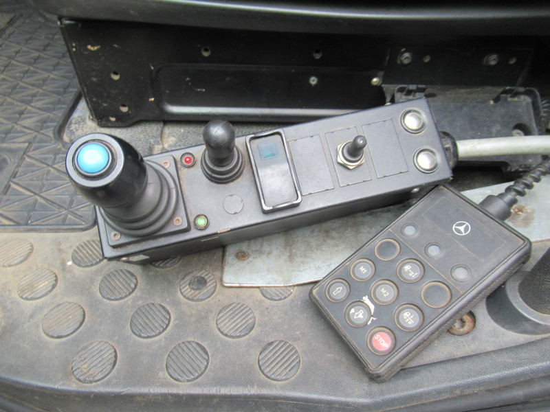 Hook lift truck, Crane truck Mercedes-Benz Actros 2532 LTNLA 6X2 Hooklift + Crane, Haak - Kraan: picture 14 Hook lift truck, Crane truck Mercedes-Benz Actros 2532 LTNLA 6X2 Hooklift + Crane, Haak - Kraan: picture 14