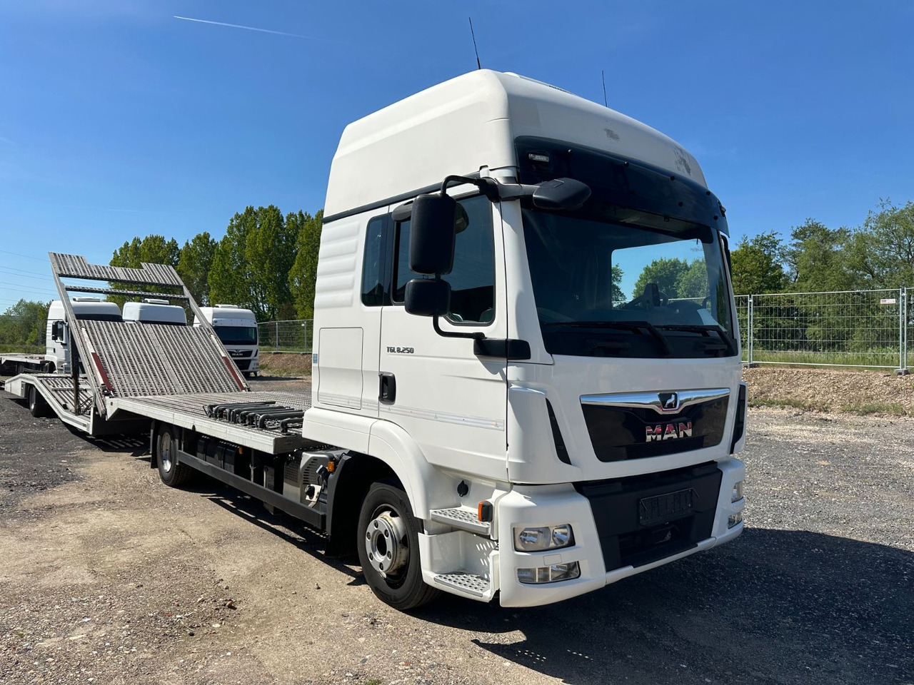 MAN 8.250 TGL*4x L1H1*XLX Kabine*VDI2700*TOP* - Autotransporter truck: picture 2 MAN 8.250 TGL*4x L1H1*XLX Kabine*VDI2700*TOP* - Autotransporter truck: picture 2