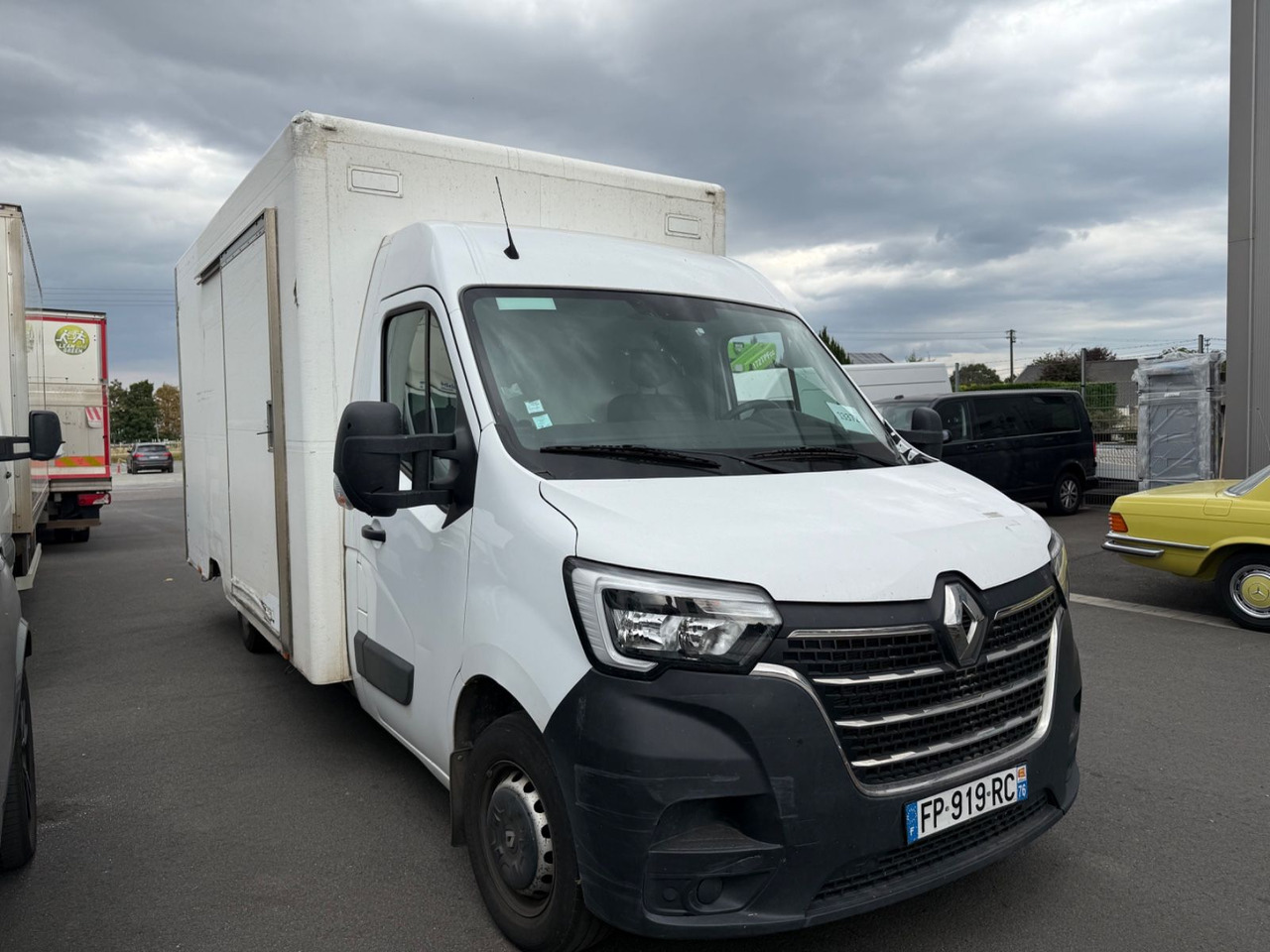 Renault Master III Koffer/Hebebühne/Klima/Kamera - Closed box van: picture 2 Renault Master III Koffer/Hebebühne/Klima/Kamera - Closed box van: picture 2