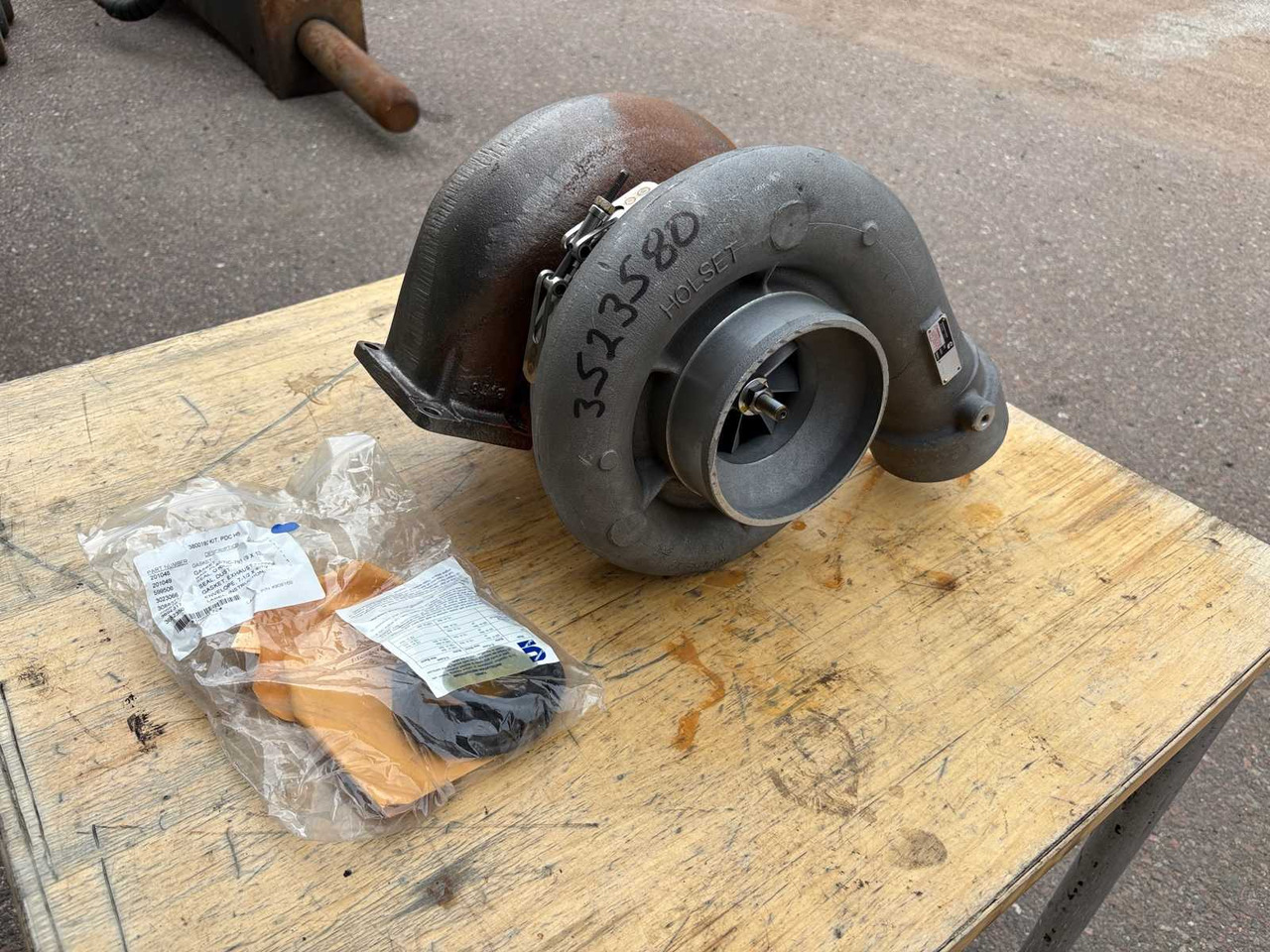 Industrial Turbo Holset HX80/HC5A - Turbo for Construction machinery: picture 1 Industrial Turbo Holset HX80/HC5A - Turbo for Construction machinery: picture 1