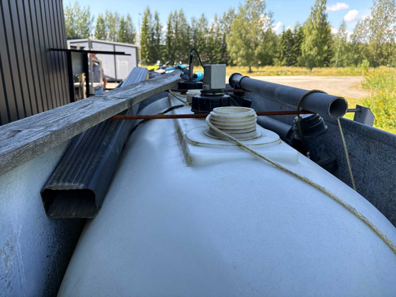 Solvent tank with safety cage - Storage tank: picture 5 Solvent tank with safety cage - Storage tank: picture 5