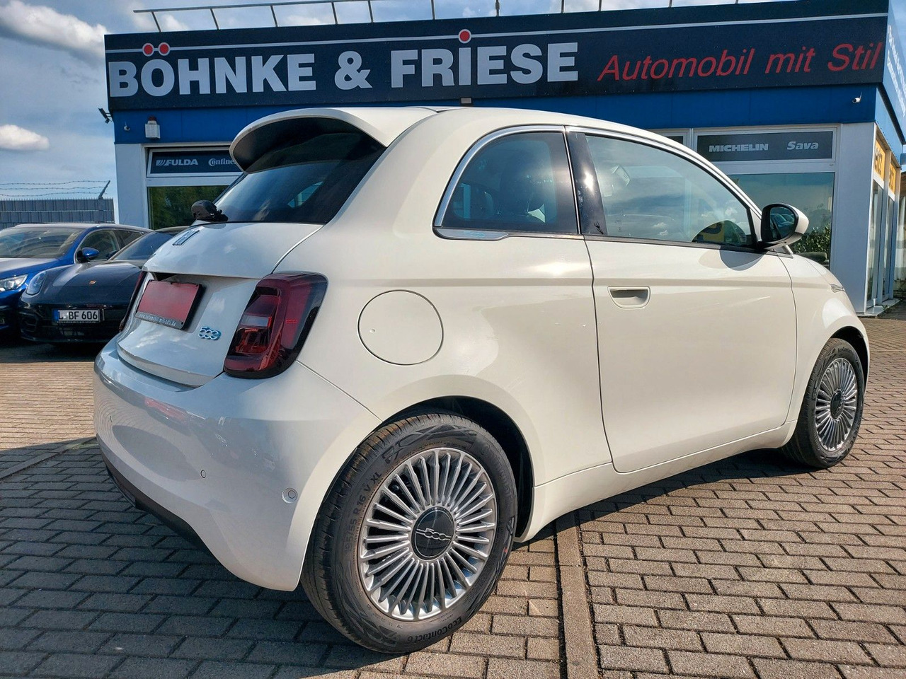 Fiat 500e 500 e La Prima JBL DAB Spurassist - Car: picture 5 Fiat 500e 500 e La Prima JBL DAB Spurassist - Car: picture 5