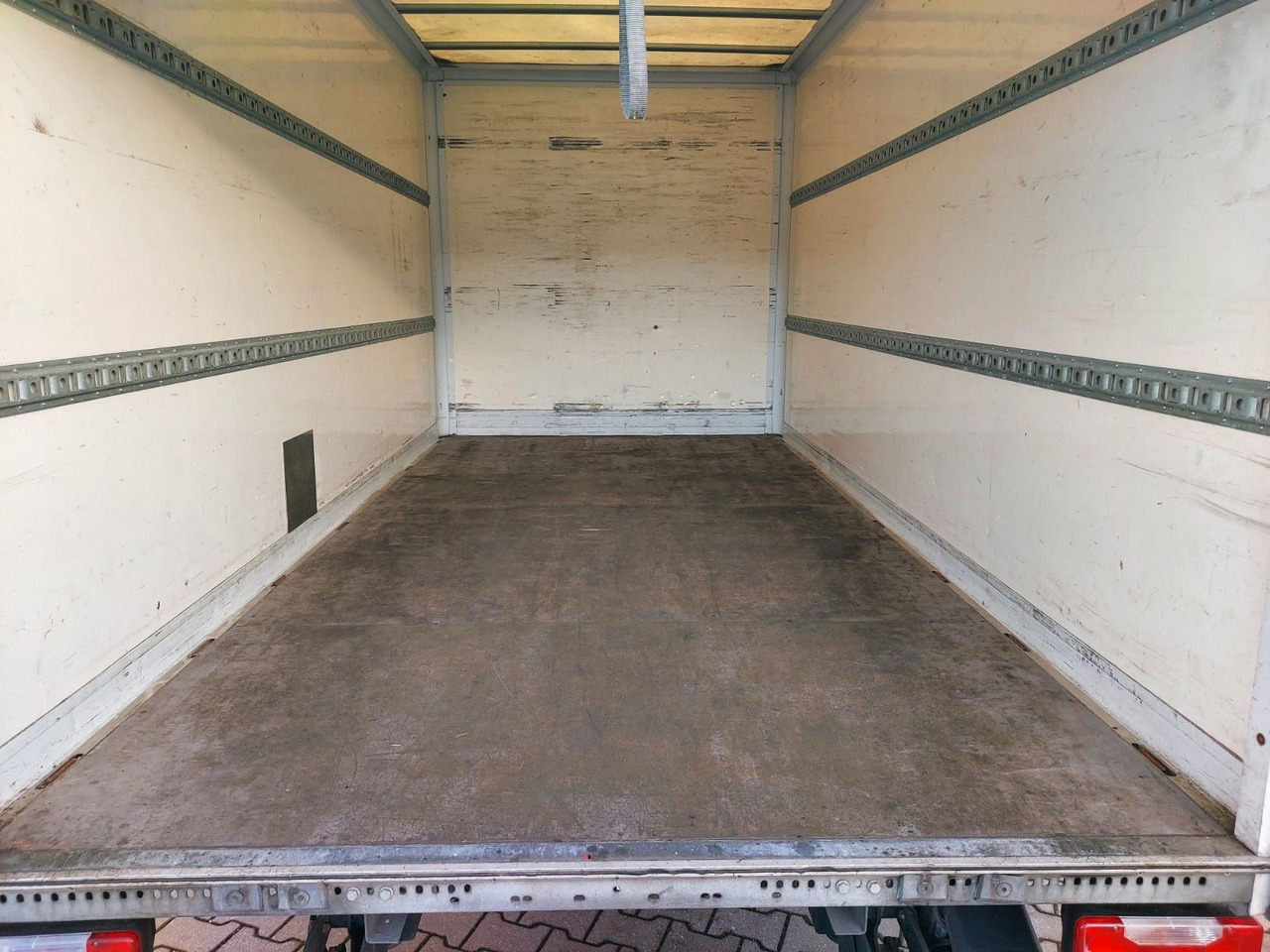 Iveco Daily 35s16 KOFFER LBW KLIMA - Closed box van: picture 4 Iveco Daily 35s16 KOFFER LBW KLIMA - Closed box van: picture 4