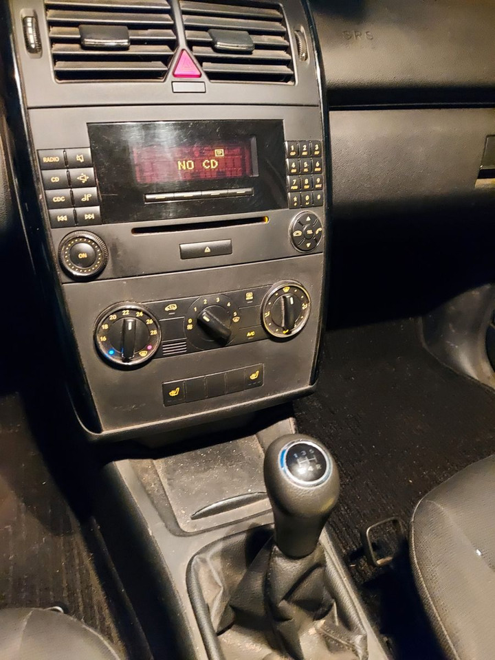 Mercedes-Benz A 150 5 Türen Klimaautomatik Sitzheizung - Car: picture 3 Mercedes-Benz A 150 5 Türen Klimaautomatik Sitzheizung - Car: picture 3