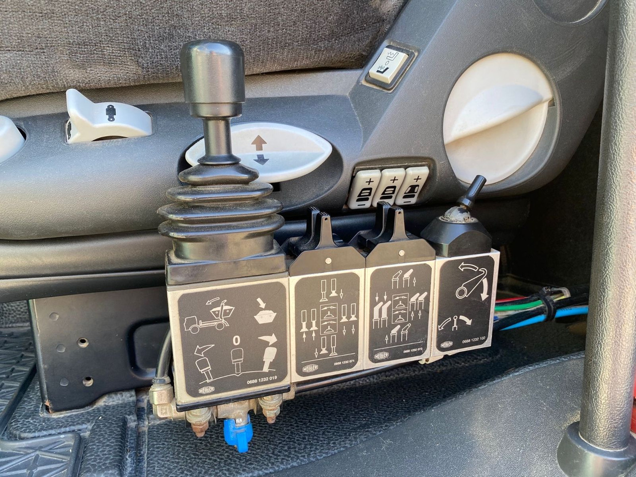 Tipper Mercedes-Benz Actros 2/3 6-Zyl. 1841 MEILER ABSATZKIPP. WINTER: picture 15