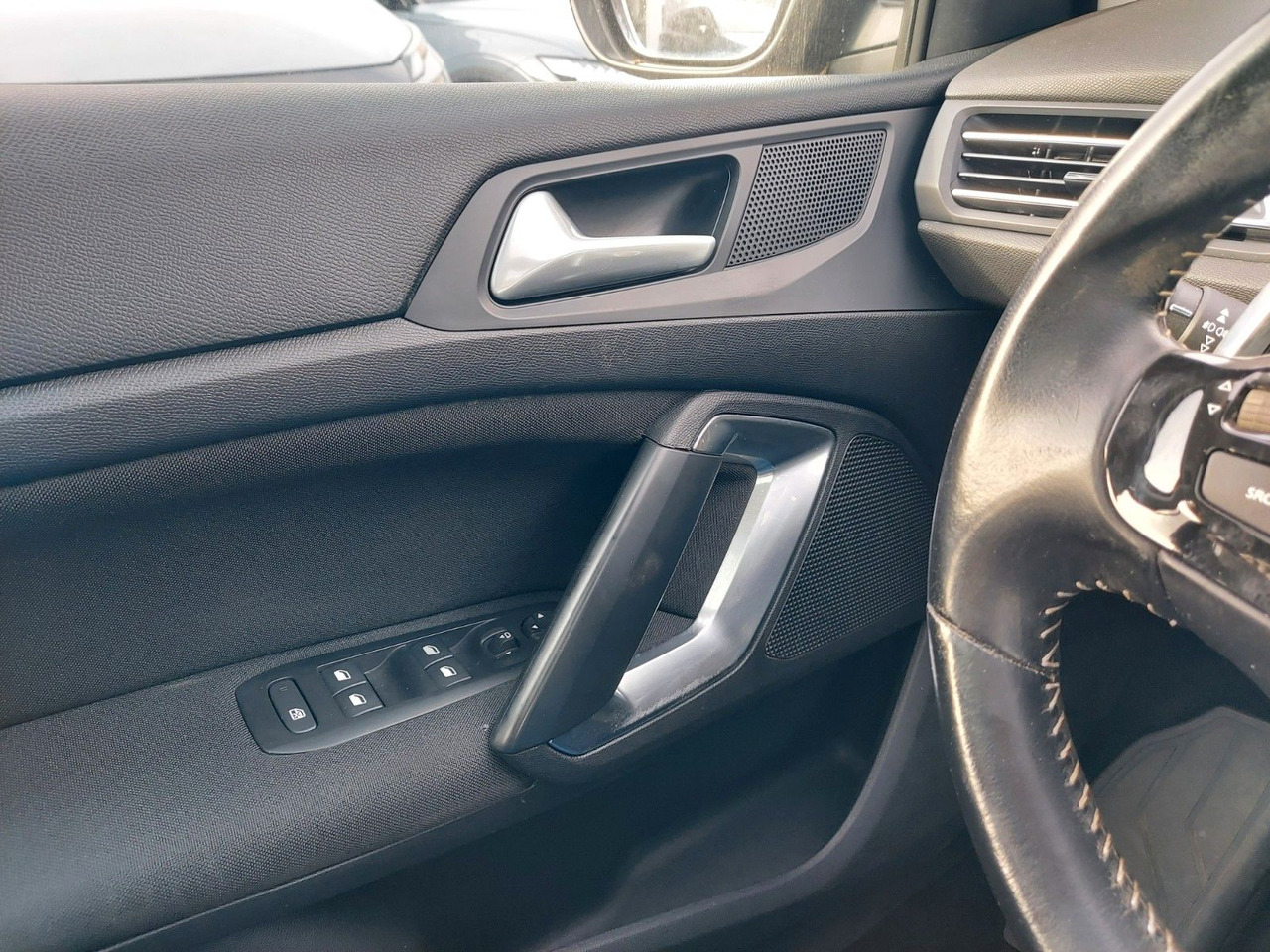 Station wagon Peugeot 308 SW Active Business Panorama DAB Navi LED: picture 8