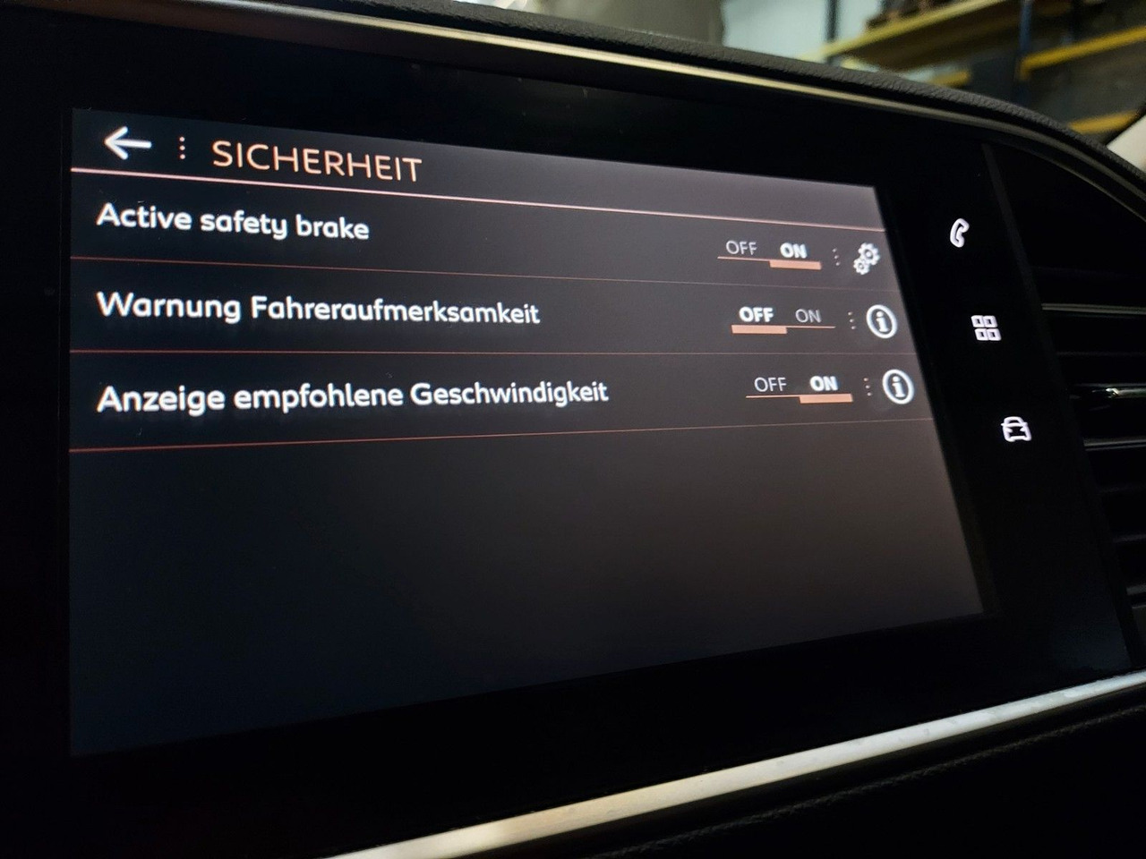 Station wagon Peugeot 308 SW Active Business Panorama DAB Navi LED: picture 10