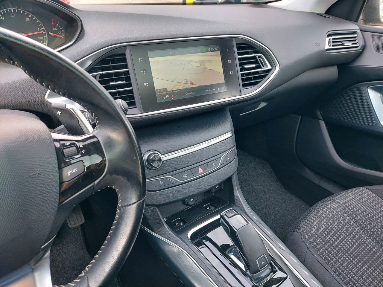 Station wagon Peugeot 308 SW Active Business Panorama DAB Navi LED: picture 7