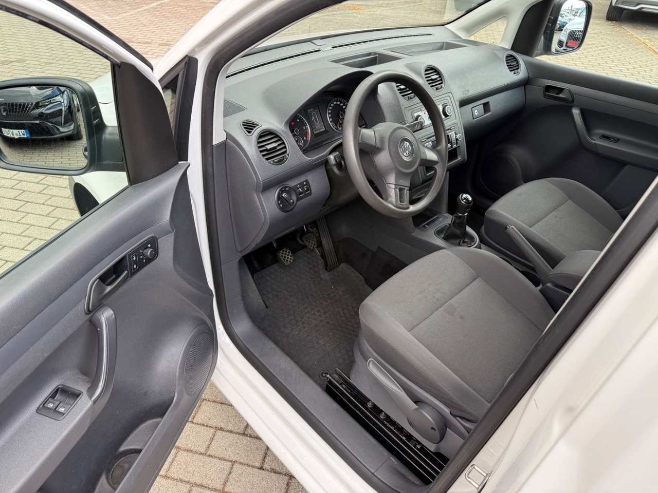 Passenger van Volkswagen Caddy Maxi KastenKombi 5 SITZER KLIMAA SHZ AHK: picture 16 Passenger van Volkswagen Caddy Maxi KastenKombi 5 SITZER KLIMAA SHZ AHK: picture 16