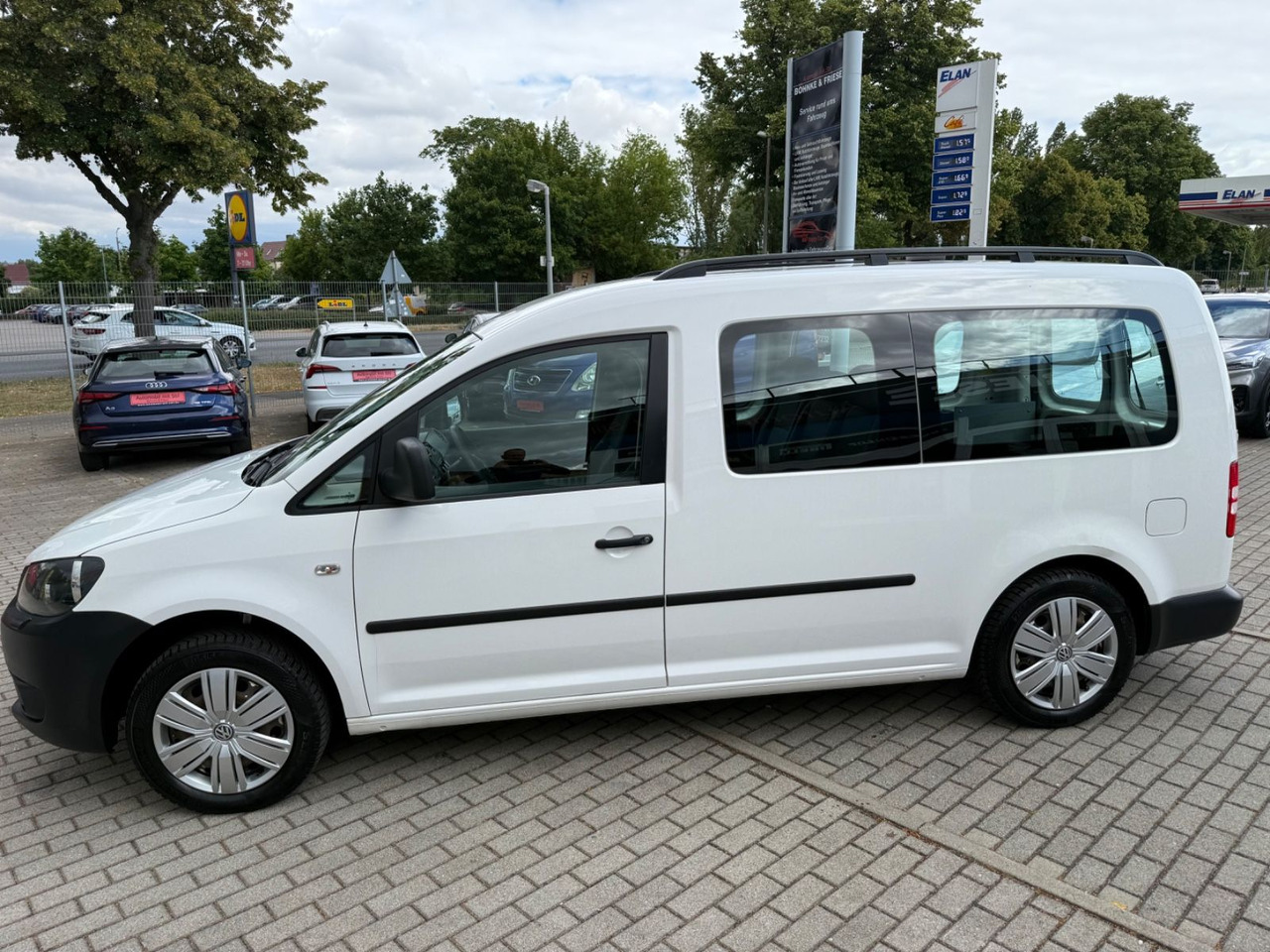 Passenger van Volkswagen Caddy Maxi KastenKombi 5 SITZER KLIMAA SHZ AHK: picture 8 Passenger van Volkswagen Caddy Maxi KastenKombi 5 SITZER KLIMAA SHZ AHK: picture 8