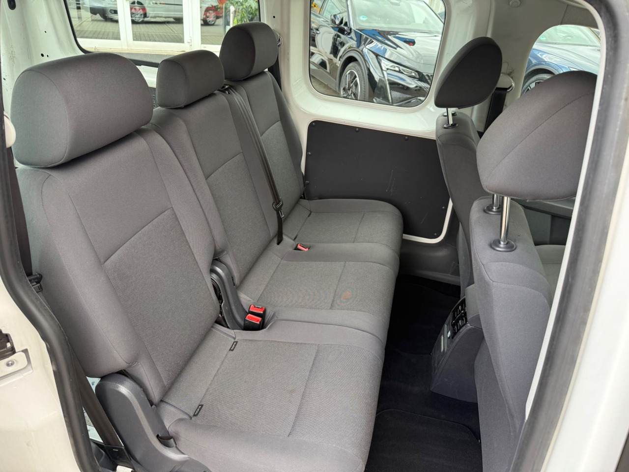 Passenger van Volkswagen Caddy Maxi KastenKombi 5 SITZER KLIMAA SHZ AHK: picture 13 Passenger van Volkswagen Caddy Maxi KastenKombi 5 SITZER KLIMAA SHZ AHK: picture 13