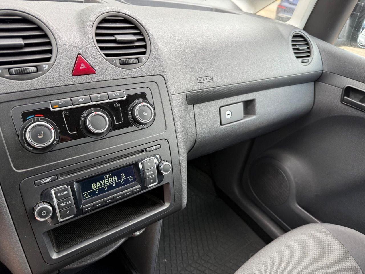 Passenger van Volkswagen Caddy Maxi KastenKombi 5 SITZER KLIMAA SHZ AHK: picture 19 Passenger van Volkswagen Caddy Maxi KastenKombi 5 SITZER KLIMAA SHZ AHK: picture 19