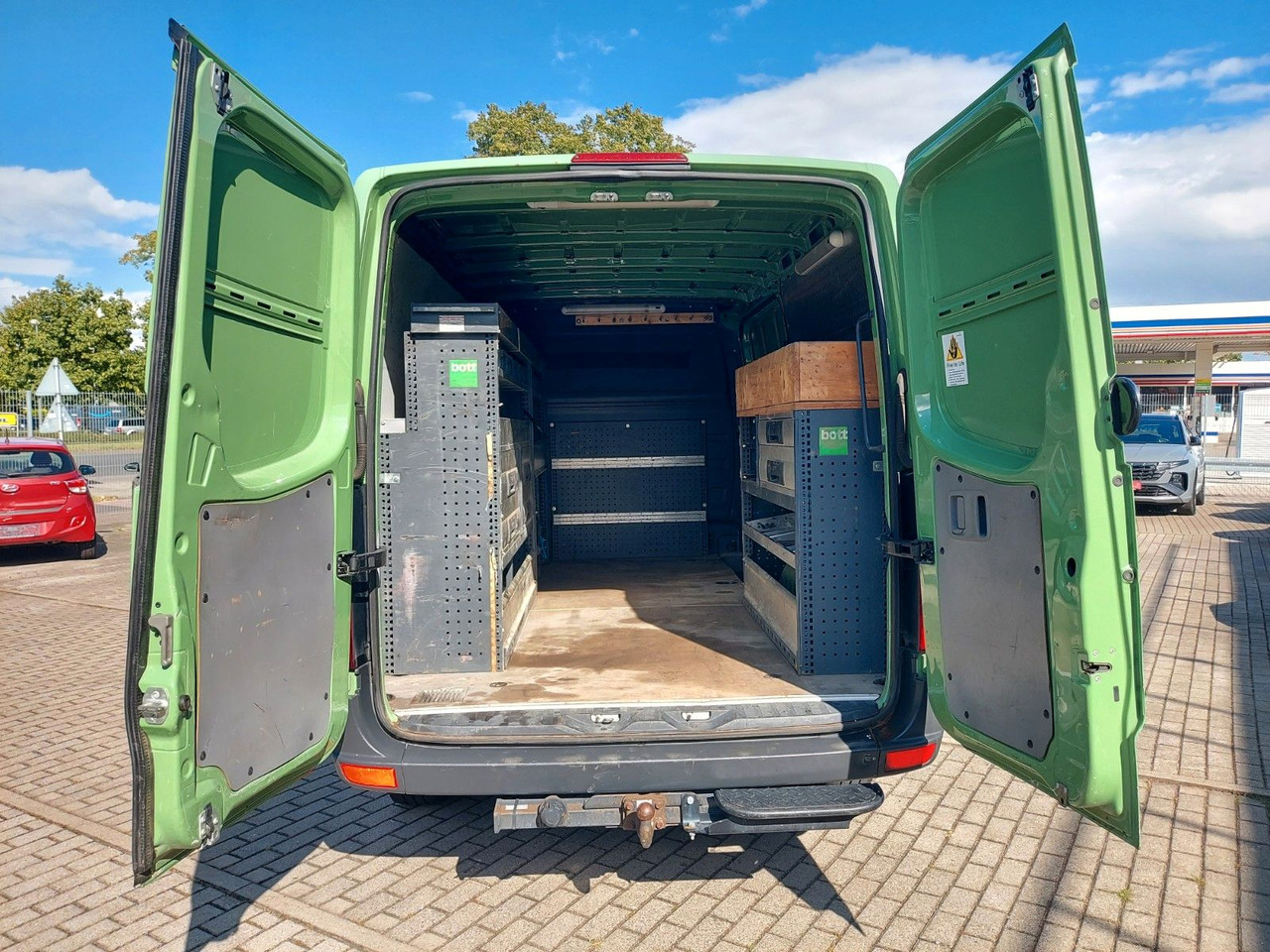 Volkswagen Crafter Kasten 35 mittel L2H1 Klima Standheiz. - Passenger van: picture 3 Volkswagen Crafter Kasten 35 mittel L2H1 Klima Standheiz. - Passenger van: picture 3