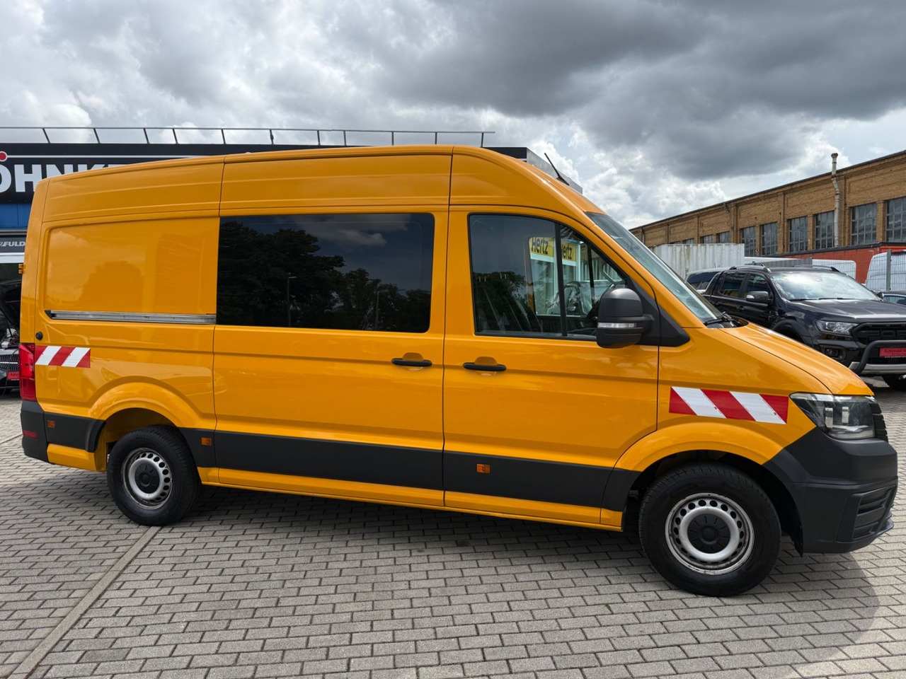 Volkswagen Crafter Kasten Kasten 35 mittellang Hochdach FWD - Passenger van: picture 2 Volkswagen Crafter Kasten Kasten 35 mittellang Hochdach FWD - Passenger van: picture 2