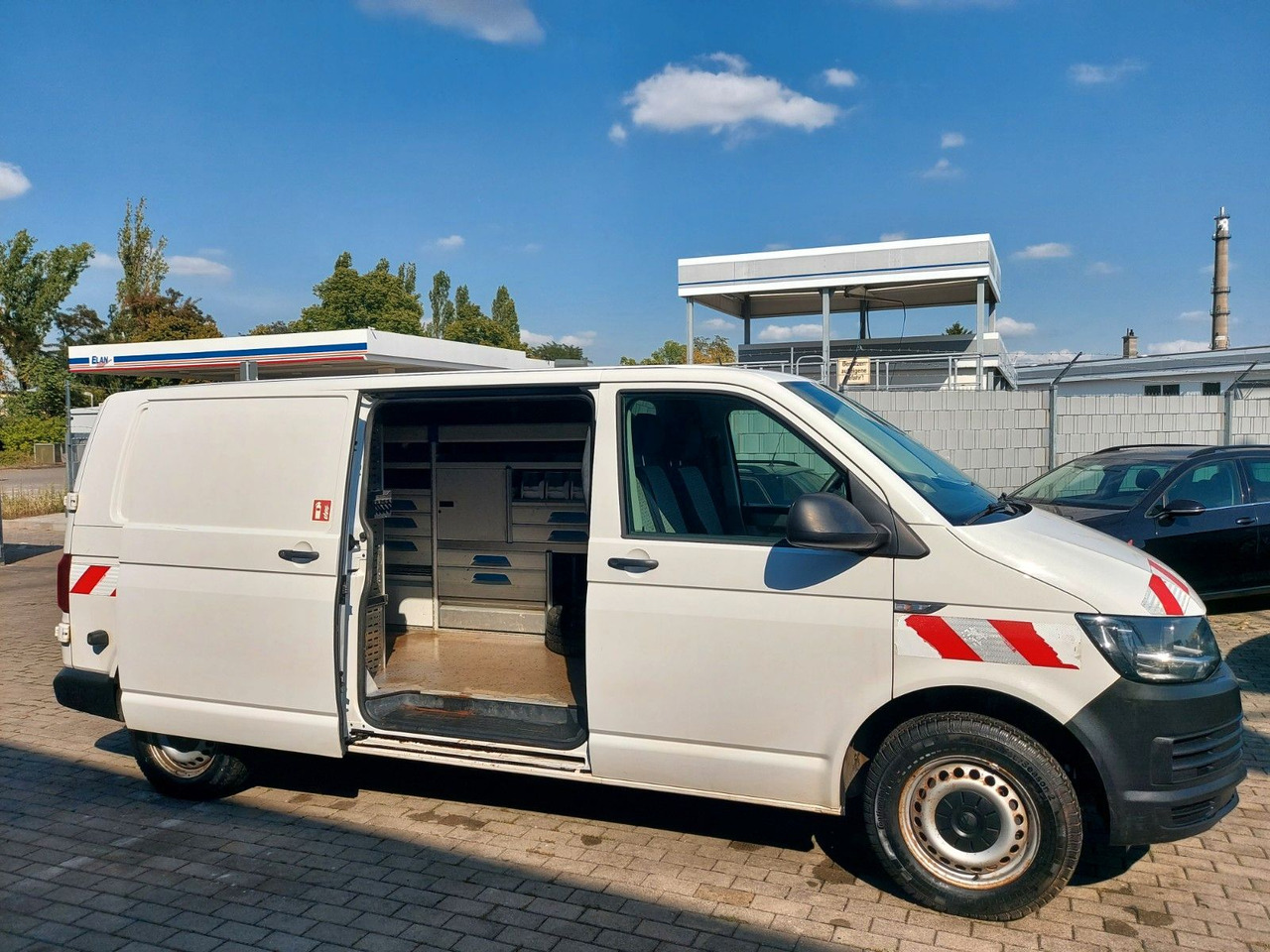 Volkswagen T6 Transporter Kasten Kombi lang Motorschaden - Passenger van: picture 1 Volkswagen T6 Transporter Kasten Kombi lang Motorschaden - Passenger van: picture 1