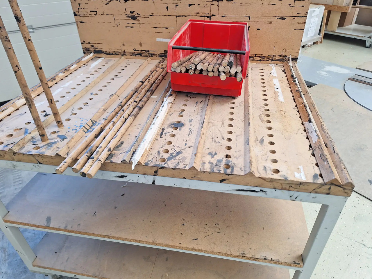 1 Stk. Arbeitstisch - Tool/ Equipment: picture 2 1 Stk. Arbeitstisch - Tool/ Equipment: picture 2