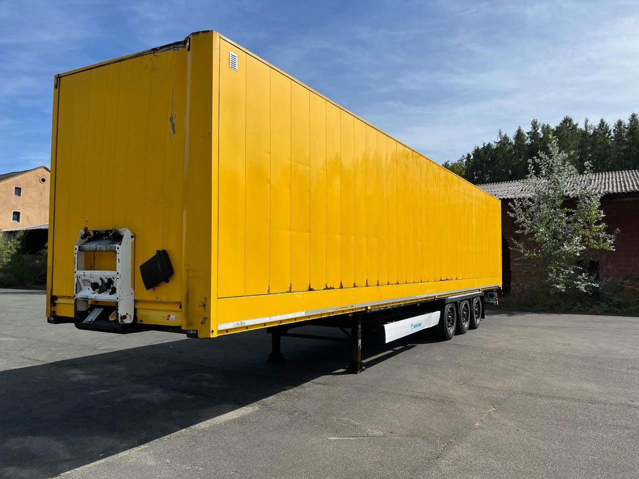 Krone SD/DA03LNF Koffer/TÜV03-2026/Payload-27607kg - Closed box semi-trailer: picture 3 Krone SD/DA03LNF Koffer/TÜV03-2026/Payload-27607kg - Closed box semi-trailer: picture 3