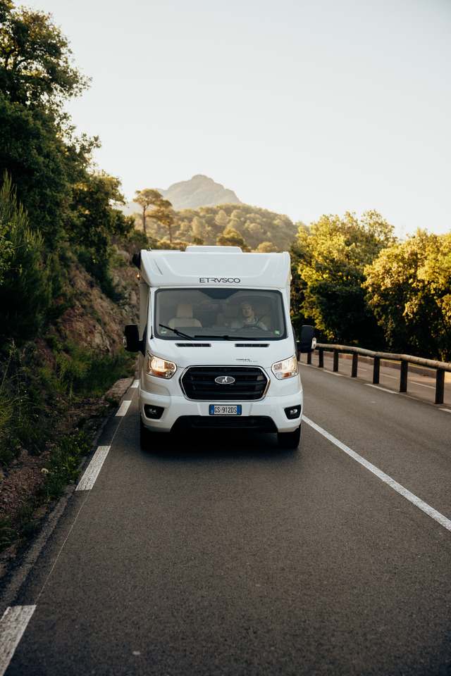 ETRUSCO Etrusco V 6.8 SCF - Camper: picture 1 ETRUSCO Etrusco V 6.8 SCF - Camper: picture 1